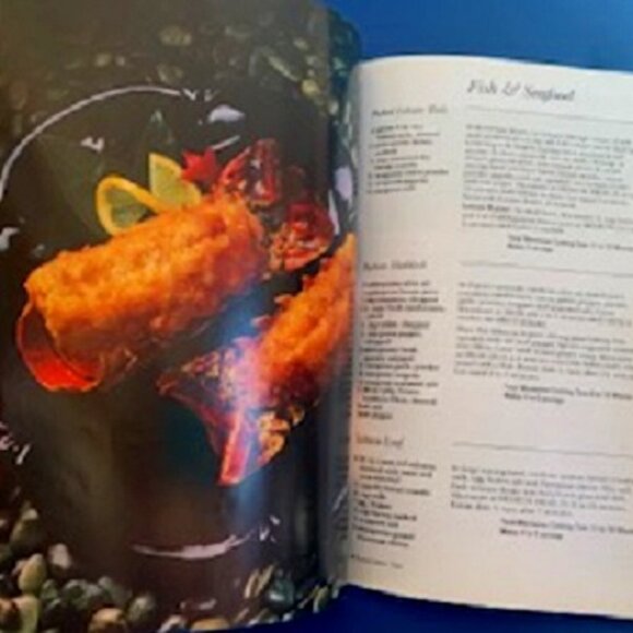 The Microwave Cookbook: The Ultimate Microwave Cookbook Guide over 100 Recipes - Picture 2 of 4